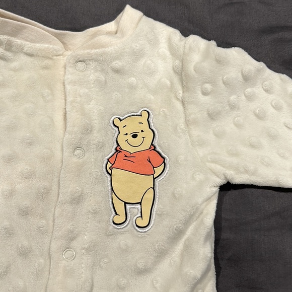 Disney Cream Color Baby Footsie Size 6-9 Months - Picture 3 of 6